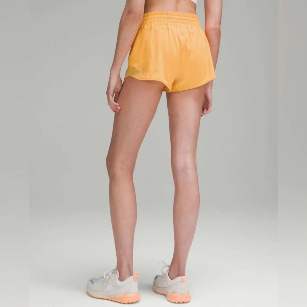 Lululemon Hotty Hot High-Rise Lined Short 2.5